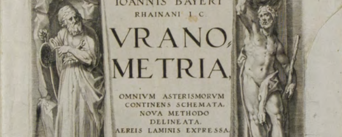 antike Statuen in einem Bauwerk