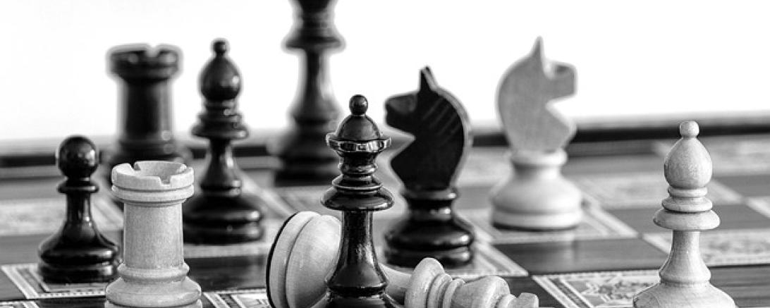 schwarz-weiße Schachfiguren