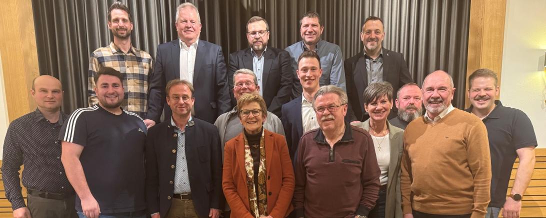 Der neue Vorstand der CSU Harburg (Johannes Amerdinger 2.v.l vorne neben Wolfgang Fackler, MdL)