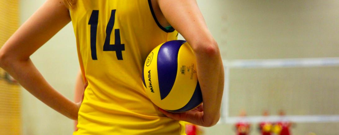 Das Bild zeigt eine Volleyballerin.