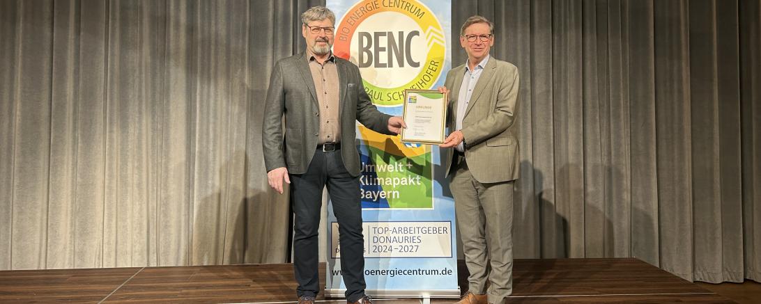 Das Bild zeigt Landrat Stefan Rößle und Paul Schweihofer (links).