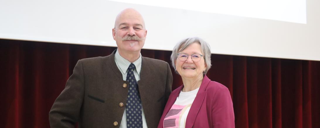 Prof. Hiesinger und Claudia Dahl, die stellvertretende Schulleiterin des THG Nördlingen