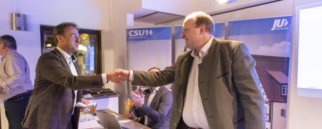 Der wiedergewählte Ortsvorsitzende Konrad Müller zusammen mit MdL Wolfgang Fackler.