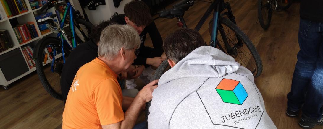 Fahrrad-Check des ADFC Donau-Ries beim Jugendcafe Donauwörth.