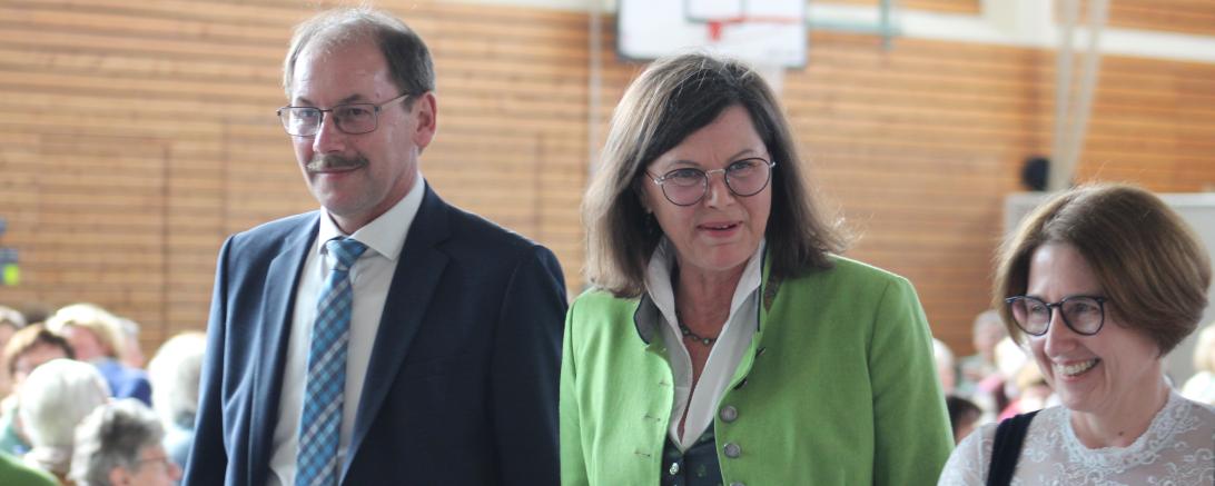 Auf dem Bild zu sehen (von links): Kreisobmann Karlheinz Götz, Bayerische Landtagspräsidentin Ilse Aigner und Kreisbäuerin Nicole Binger. 