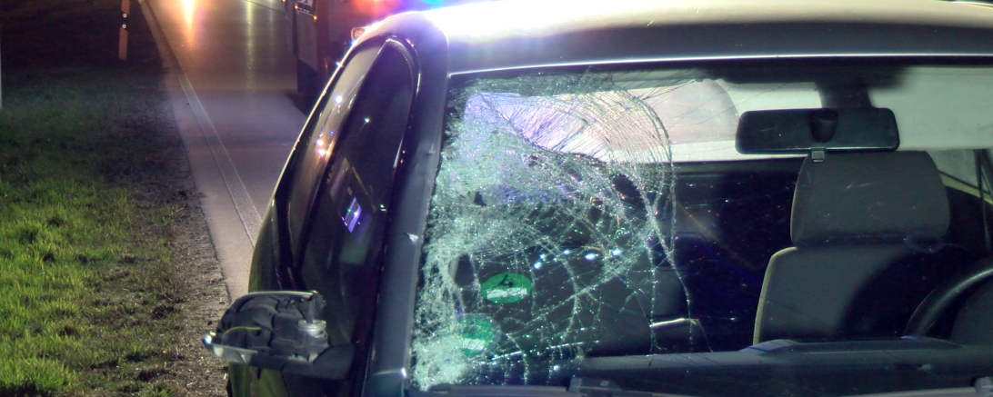 Bei einem Unfall auf der B16 am Samstag abend wurde ein Fußgänger tödlich verletzt. 