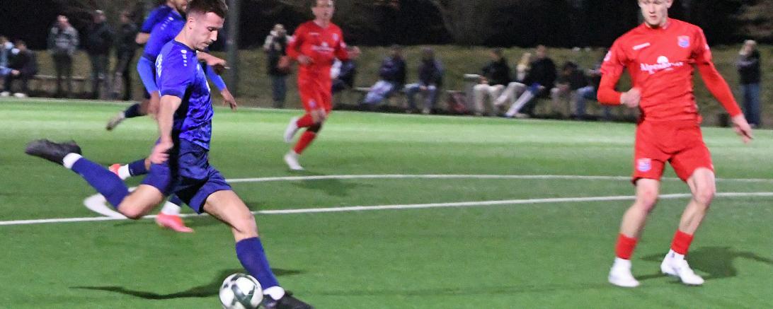 Marcello Ljubicic erzielt mit diesem Schuss die Führung zum 1:0 