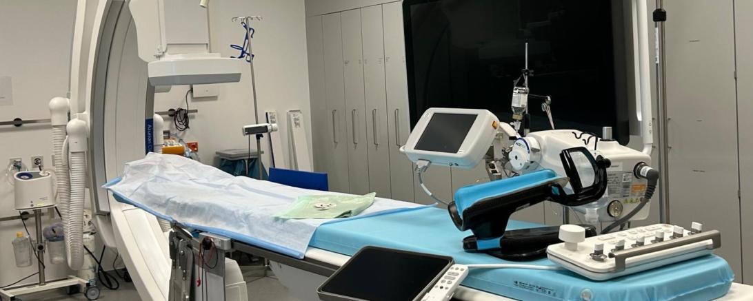 Das Bild zeigt ein Herzkatheterlabor.