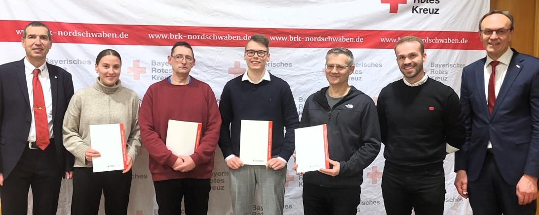 V.l.n.r.: Arthur Lettenbauer (Kreisgeschäftsführer), Hanna Scherer, Erwin Fackler, Sebastian Beer, Achim Rebele, Julian Linden (Leiter Rettungsdienst), Johann Natzer (Kreisvorsitzender)