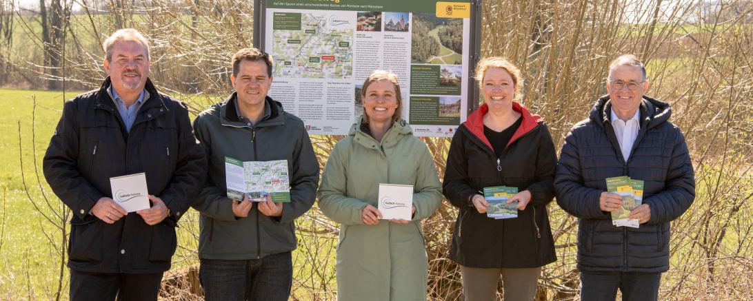 5 Menschen vor dem Gailach-Radweg