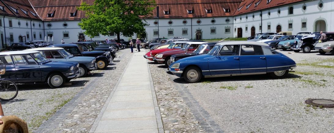 Auf den Ausfahrten des CVC gibt es regelmäßig zahlreiche Oldtimer zu sehen.