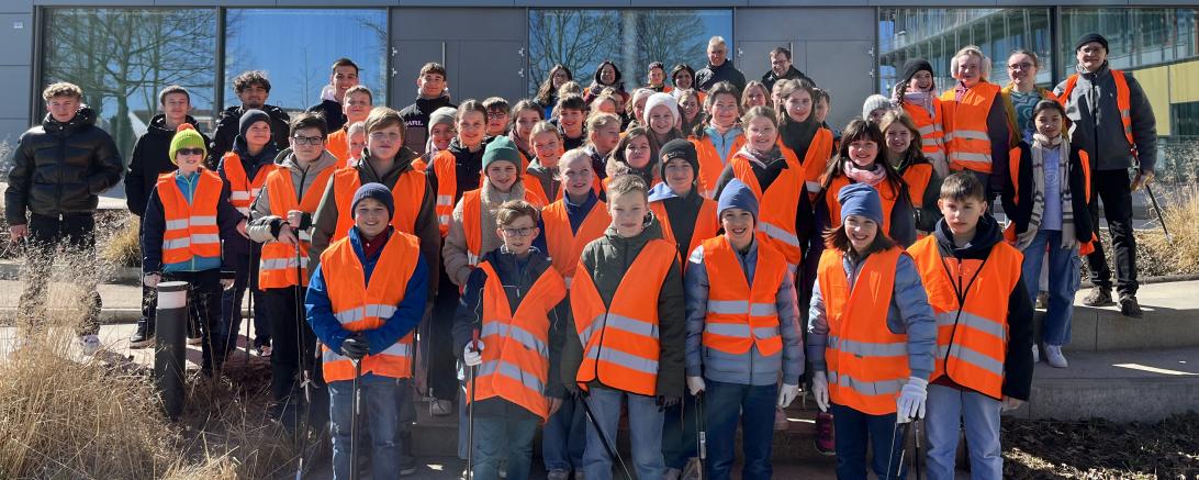 Viele fleißige Helfer haben im Rahmen der AWV-Flursäuberungsaktion rund ums THG Nördlingen Müll gesammelt.