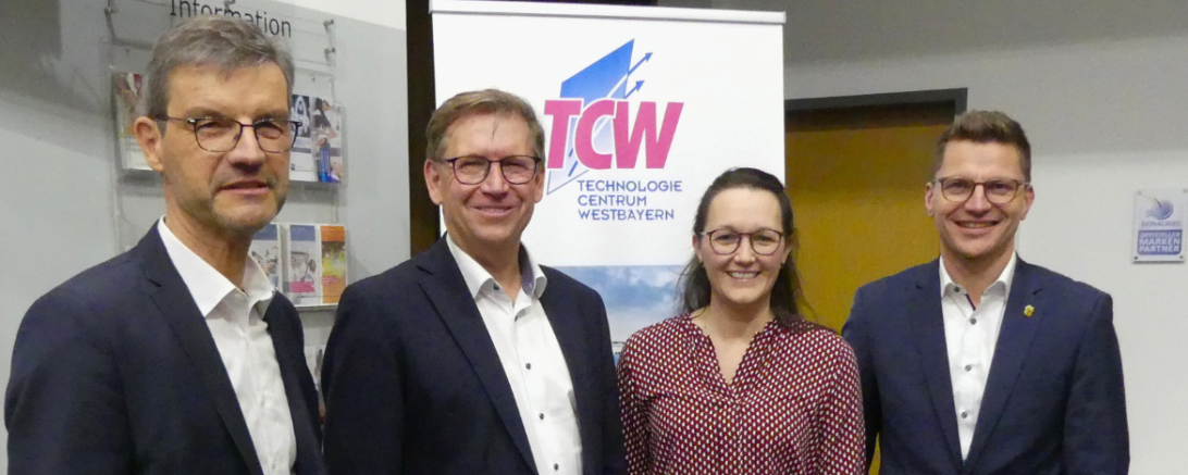 V.l.n.r.: Josef Wolf (Geschäftsführer TCW), Landrat Stefan Rössle, Jessica Kießling (Leitung Marketing TCW), Oberbürgermeister David Wittner