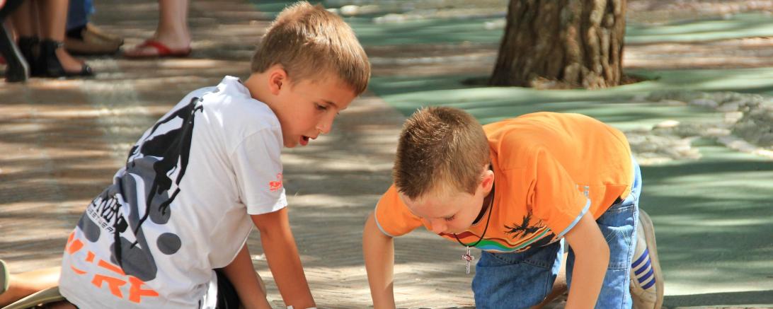 Spielende Kinder Symbolbild