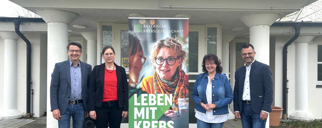 Markus Besseler, Geschäftsführer BKG, Daniela Holzmann, Dipl.-Sozialpädagogin und Psychoonkologin (DKG), Erna Dirschinger, Leiterin der Selbsthilfegruppe Donauwörth und Jürgen Sorré, Oberbürgermeister.
