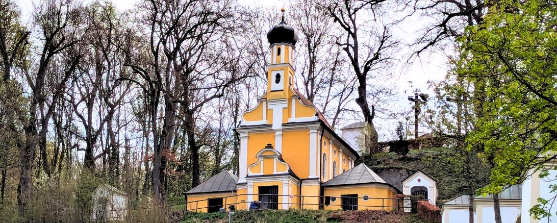 Die Maria-Hilf-Kapelle auf dem Donauwörther Kalvarienberg. 