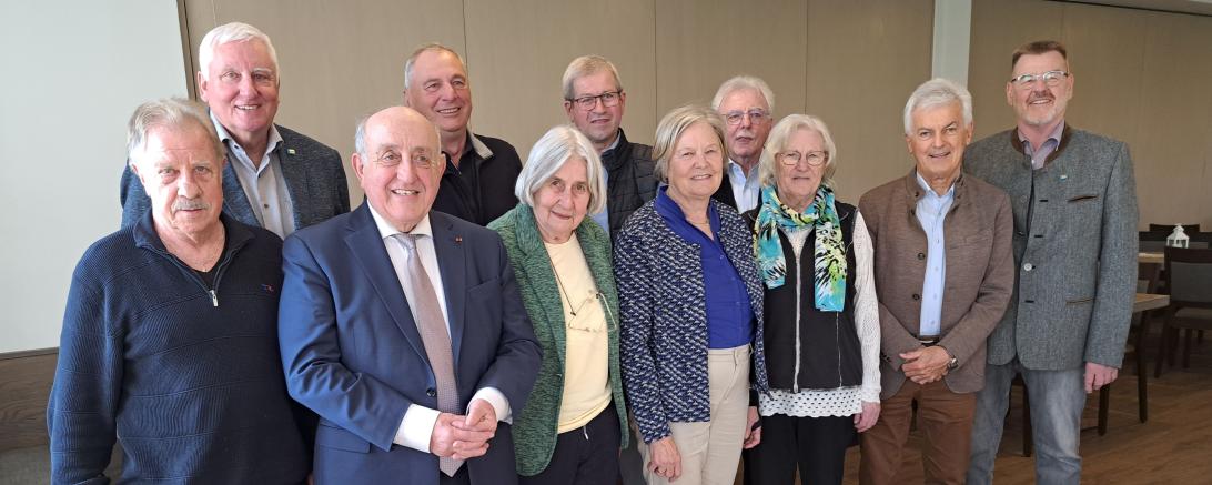 v.R.: Walter Hochradel, Gottfried Hänsel, Sibylle Steinmeyer, Ruth Meißler, Erika Mertenbauer, Albert Lohner. Hubert Reeb - h.R.: Bernhard Schellenberger, Josef Fischer, Johann Leberle, Herbert Metzger.