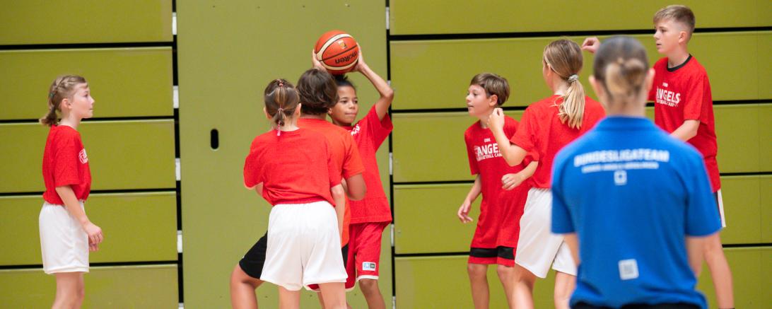 Das gesammelte Geld soll dem Angels-Nachwuchs zugute kommen.
