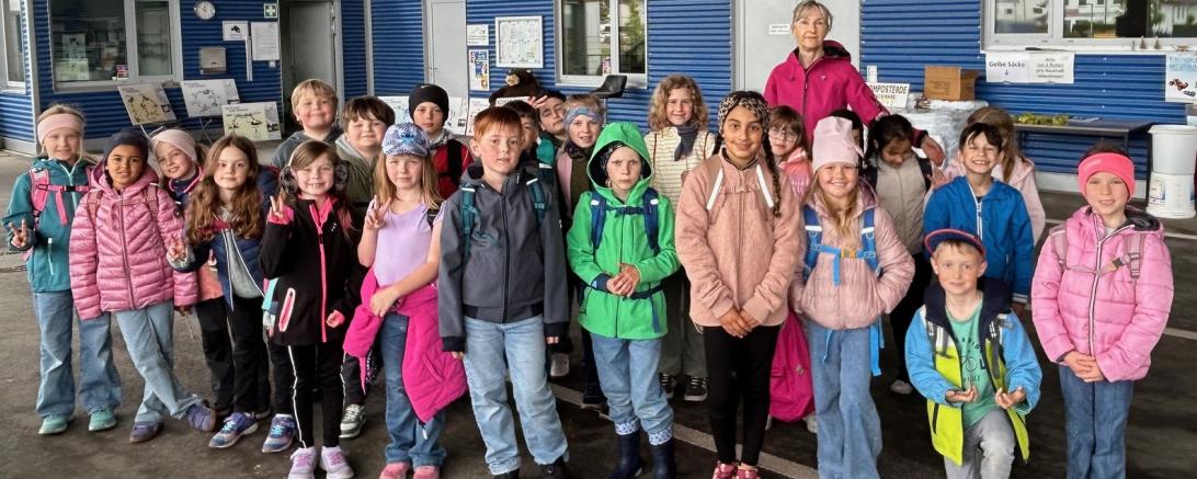 Leonhart-Fuchs-Grundschule Wemding besucht den Recyclinghof des AWV