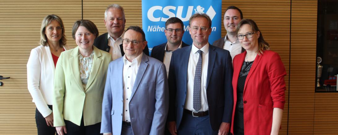 Kreisvorstand Ulrich Lange (4. v.l.) mit seinen Beisitzern und Schriftführern.