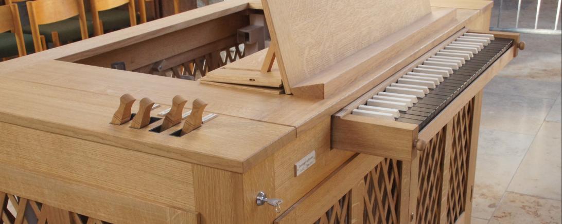 Klein aber oho: Die 1012 erbaute Truhenorgel der Firma Deininger&Renner verzaubert mit ihren charaktervollen Flötenregistern und ist ein ausgezeichnetes Begleitinstrument für kammermusikalische Besetzungen.