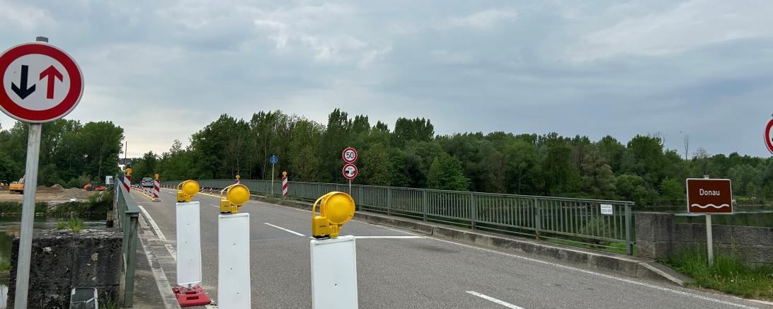 Seit Jahren ist die Donaubrücke nur noch einspurig befahrbar.