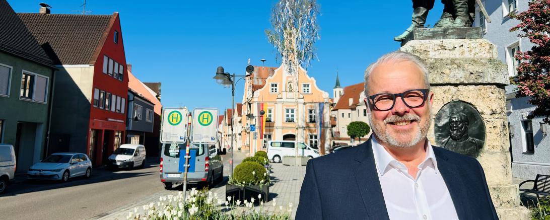 Bürgermeister Karl Rehm tritt bei der Kommunalwahl 2026 erneut um das höchste Amt in Rain an. 
