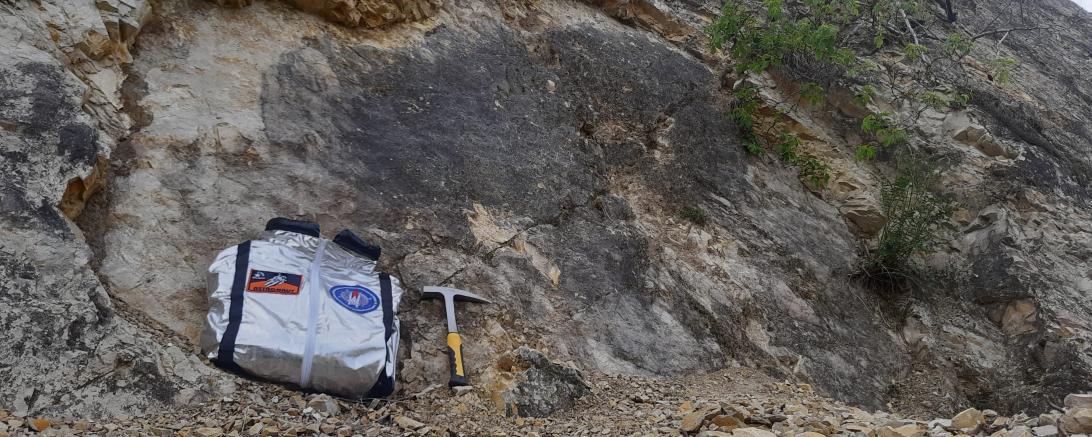 Astronautenanzug im Gelände