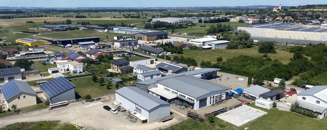 Das Bild zeigt das Gewerbegebiet am Stadelmüllerweg in Wemding.