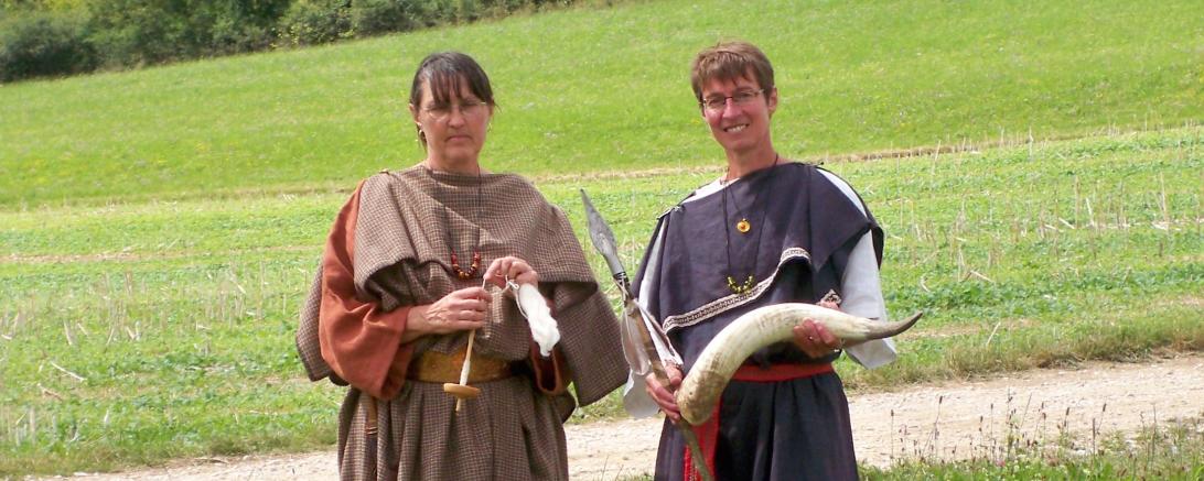 Die Geoparkführerinnen Carolin Schober-Mittring und Christine Hornung 