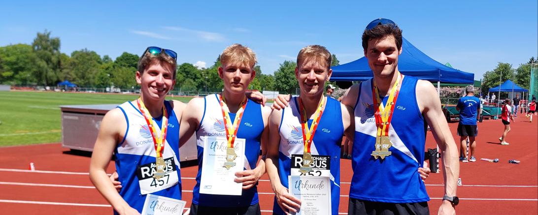 Das Foto zeigt diie 4x100m-Staffel mit (v.l.) Fabian Lechner, Jakob Miehling, Christoph Humburger und Martin Kurnoth. 