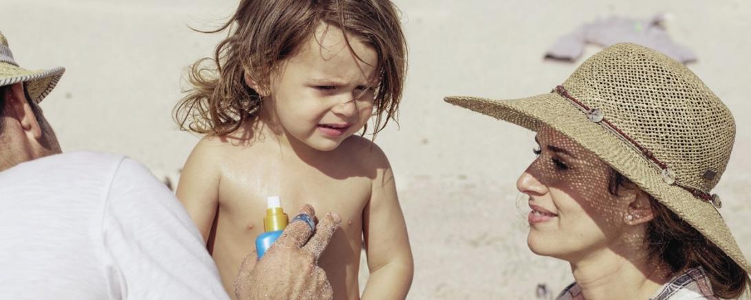 Die AOK Donau-Ries gibt Tipps, wie Sie sich optimal auf die Hitze vorbereiten können und welche Maßnahmen beim Reiseschutz besonders wichtig sind