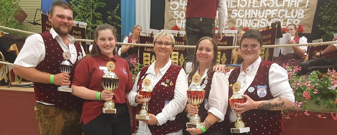 V.l.n.r.: Tim Herz, Mona Herz, Marianne Strauch, Regina Eder, Petra Leinfelder