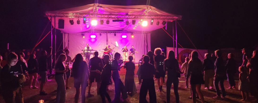 Die Bühne bei Sounds im Grünen war beeindruckend und bot den perfekten Rahmen für neun Liveacts.