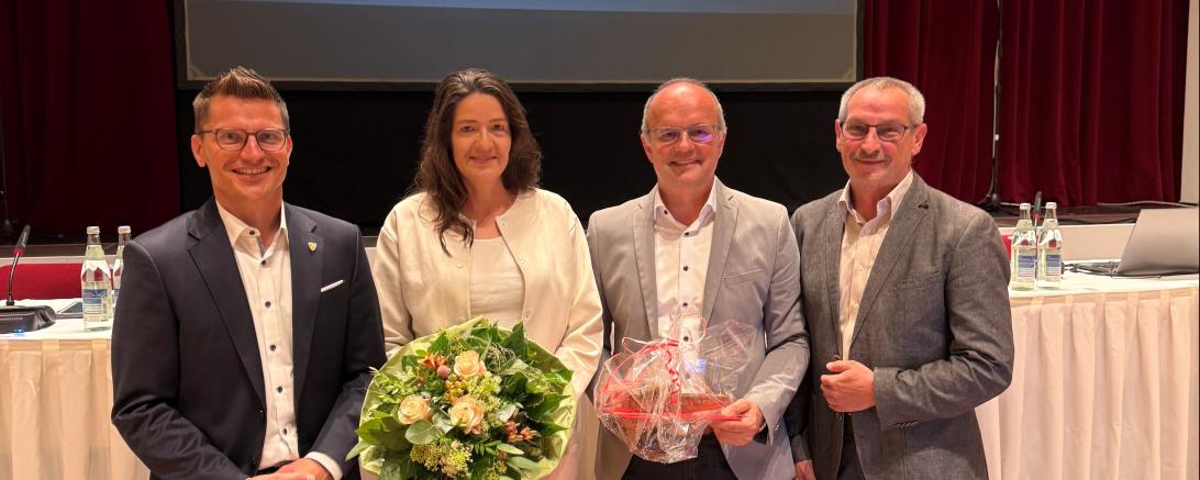 Von links: Oberbürgermeister David Wittner, Martina Schwarzer (Werkleiterin Stadtwerke), Stadtkämmerer Bernhard Kugler und Martin Bickelein (Technischer Werkleiter Stadtwerke). 