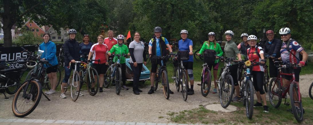 Die Bio-Biker aus Nördlingen (ohne Motorunterstützung) bezeichnen sich selbst scherzhaft als „bedrohte Art“, die man schützen müsse.