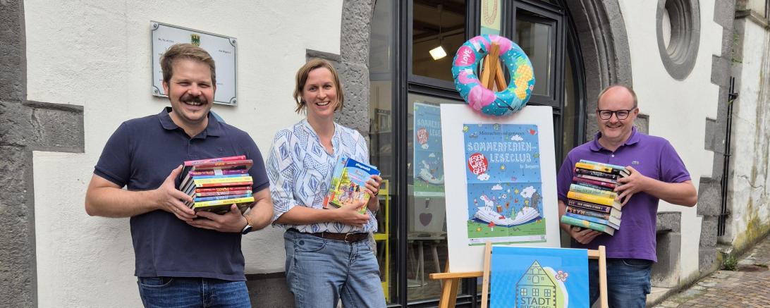 Der Gewerbeverband Harburg unterstützt den Sommerferien-Leseclub der Stadtbücherei Harburg.