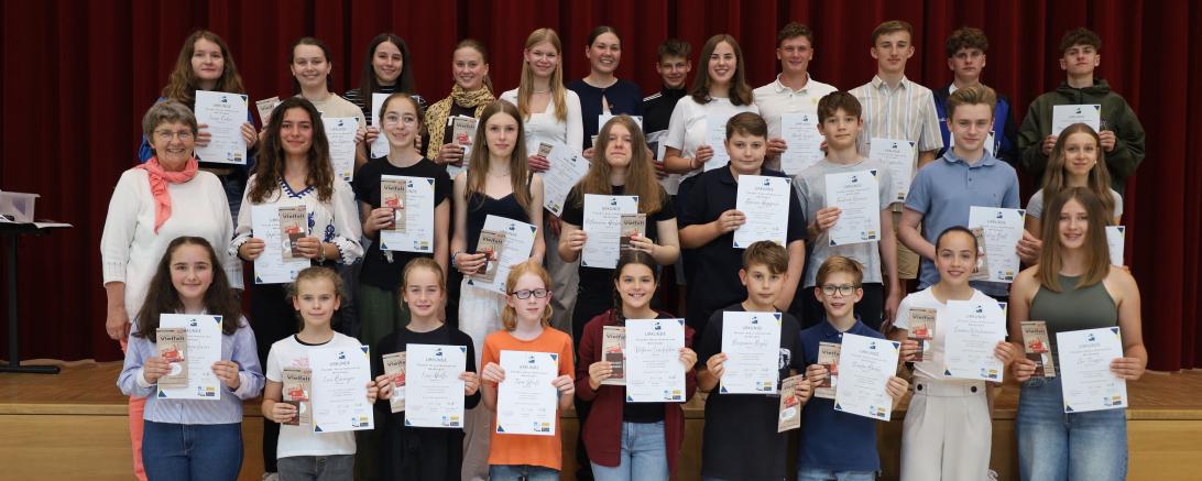In allen Jahrgangsstufen wurden die besten Schülerinnen und Schüler für ihre herausragenden Leistungen ausgezeichnet.