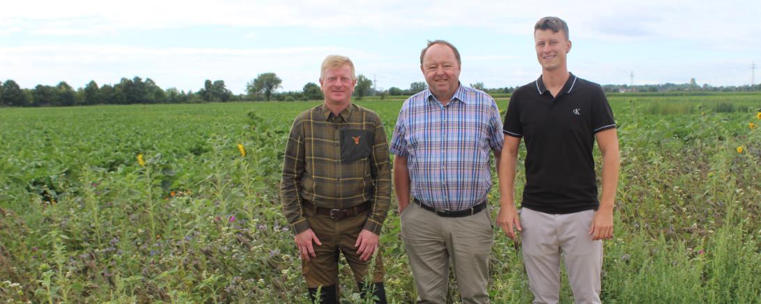 Jagdpächter Günter Stark (l.) und die Landwirte Michael Sailer (M.) und Max-Josef Wagner.