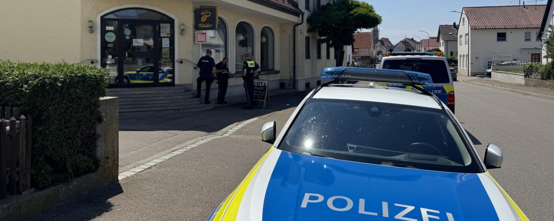 Die Polizei leitete Fahndungsmaßnahmen nach dem Täter ein.