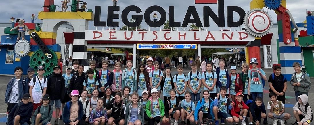 Die vierten Klasse der Leonhart-Fuchs-Grundschule erleben einen spannenden Ausflug ins Legoland.