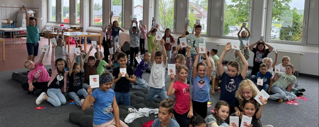 Die dritten Klassen der Leonhart-Fuchs-Grundschule besichtigen die Druckerei Appl.