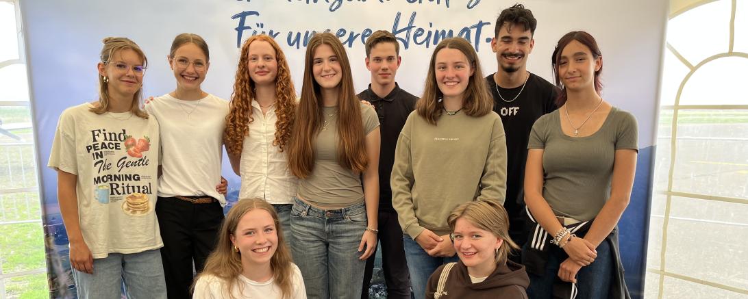 Die Teilnehmerinnen und Teilnehmer des THG Nördlingen am Jugendkunst-Wettbewerb hatten ihre Ideen zur Heimat kreativ umgesetzt.