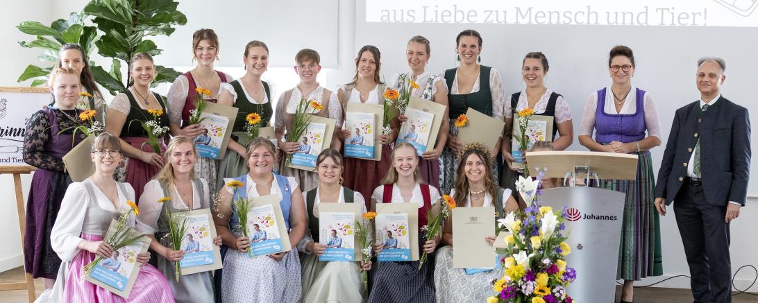 Zeugnisübergabe in der Katholischen Fachschule der Stiftung Sankt Johannes 