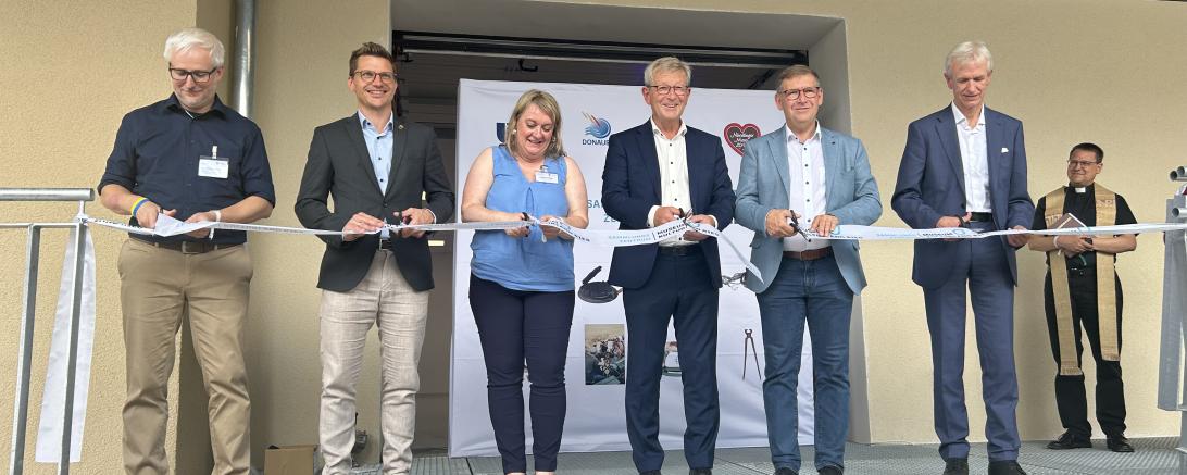 Das Bild zeigt von links Martin Beer (stv. Leiter Museum KulturLand RIes), Nördlingens Oberbürgermeister David WIttner, Conny Zeitler (Leiterin Museum KulturLand Ries), Peter Schiele (stv. Bezirkstagspräsident des Bezirks Schwaben), Landrat Stefan Rößle und Dr. Dirk Blübaum (leiter der Landesstelle für die nichtstaatlichen Museen in Bayern).