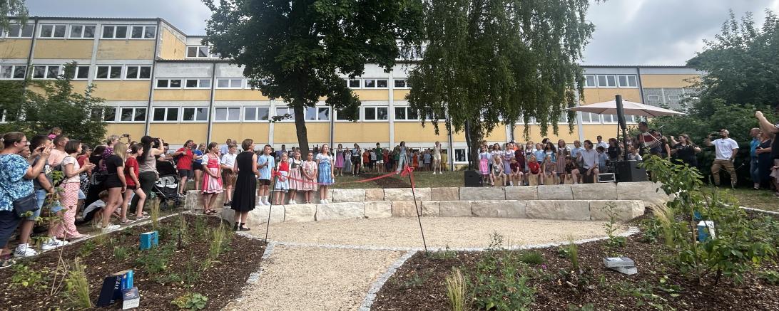 Große Freude bei der Einweihung des "Grünen Klassenzimmers" in Mönchsdegginen. 