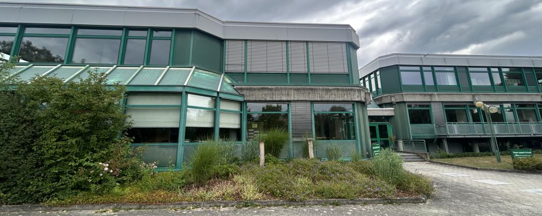 Das Schulgebäude der Hans-Leipelt-Schule im Donauwörther Stauferpark wurde im Jahr 1979 erbaut. 