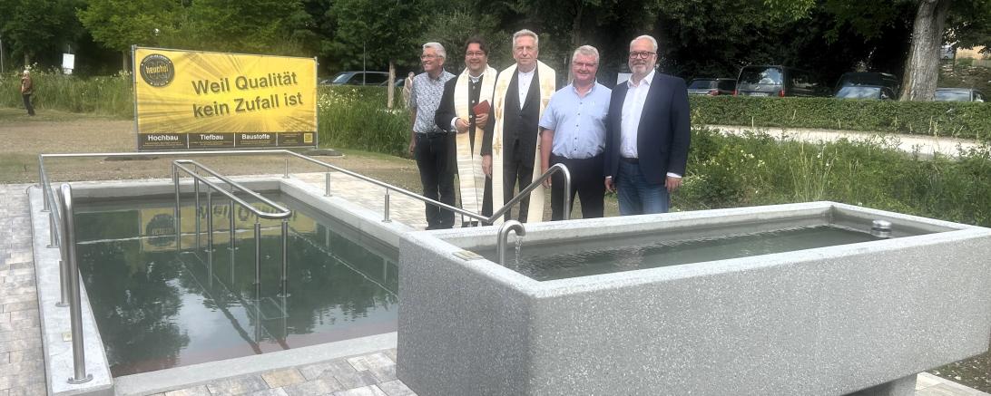 von links: Adalbert Riehl, Pfarrer Biercher, Dekan i.R. Gerhard Wolfermann, Edgar Winkler und Bürgermeister Karl Rehm 