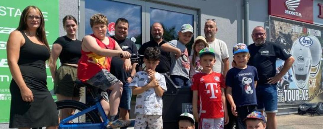 Die Kinder-, Jugend- und Familienhilfe Nördlingen darf sich über ein neues Lastenrad freuen.