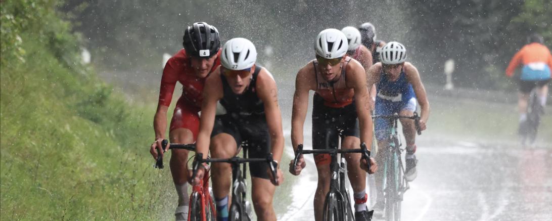 Die Jugend A / Junioren auf der Radstrecke. 